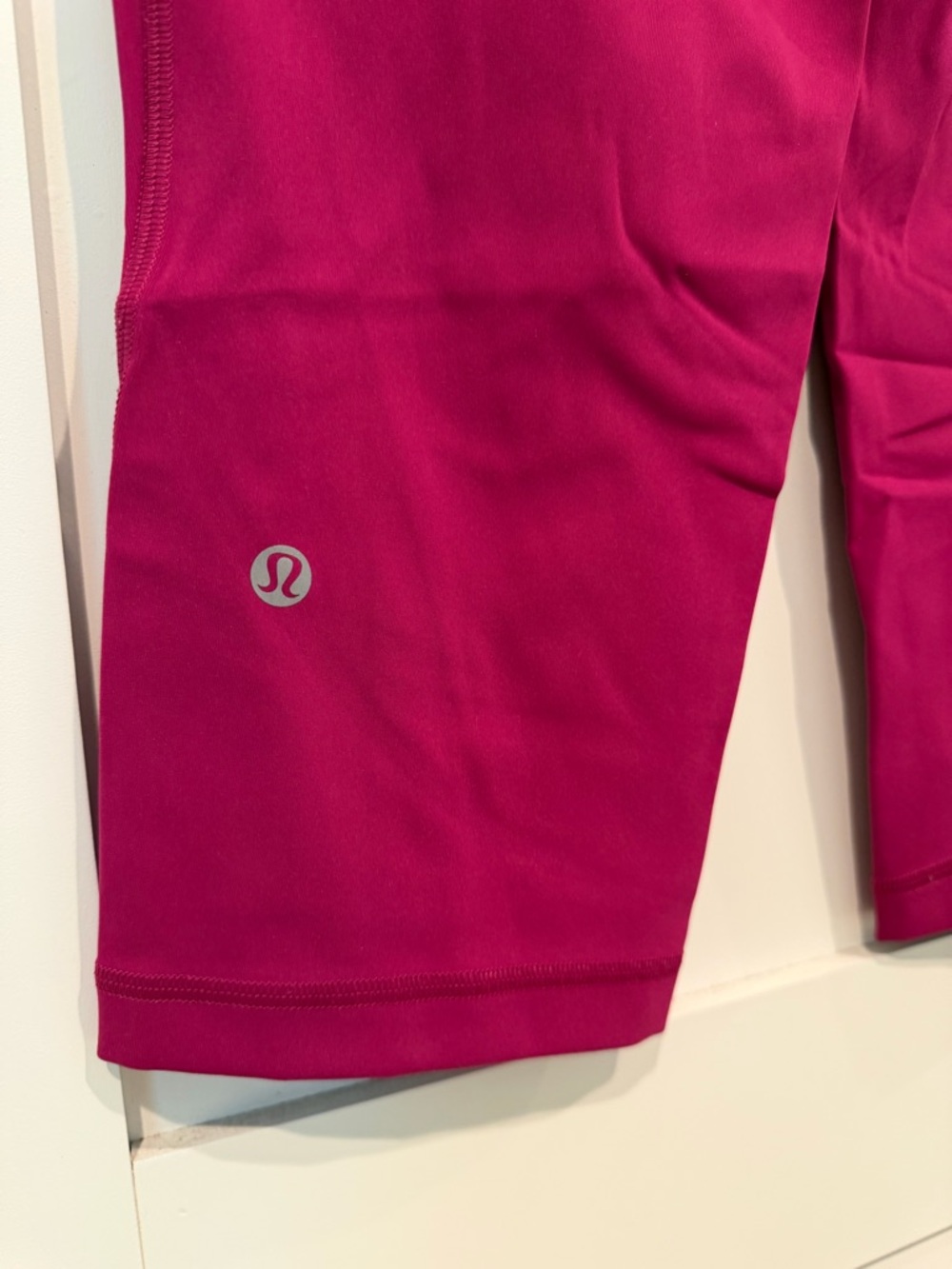 lululemon athletica Magenta Capris Leggings - Picture 6 of 9